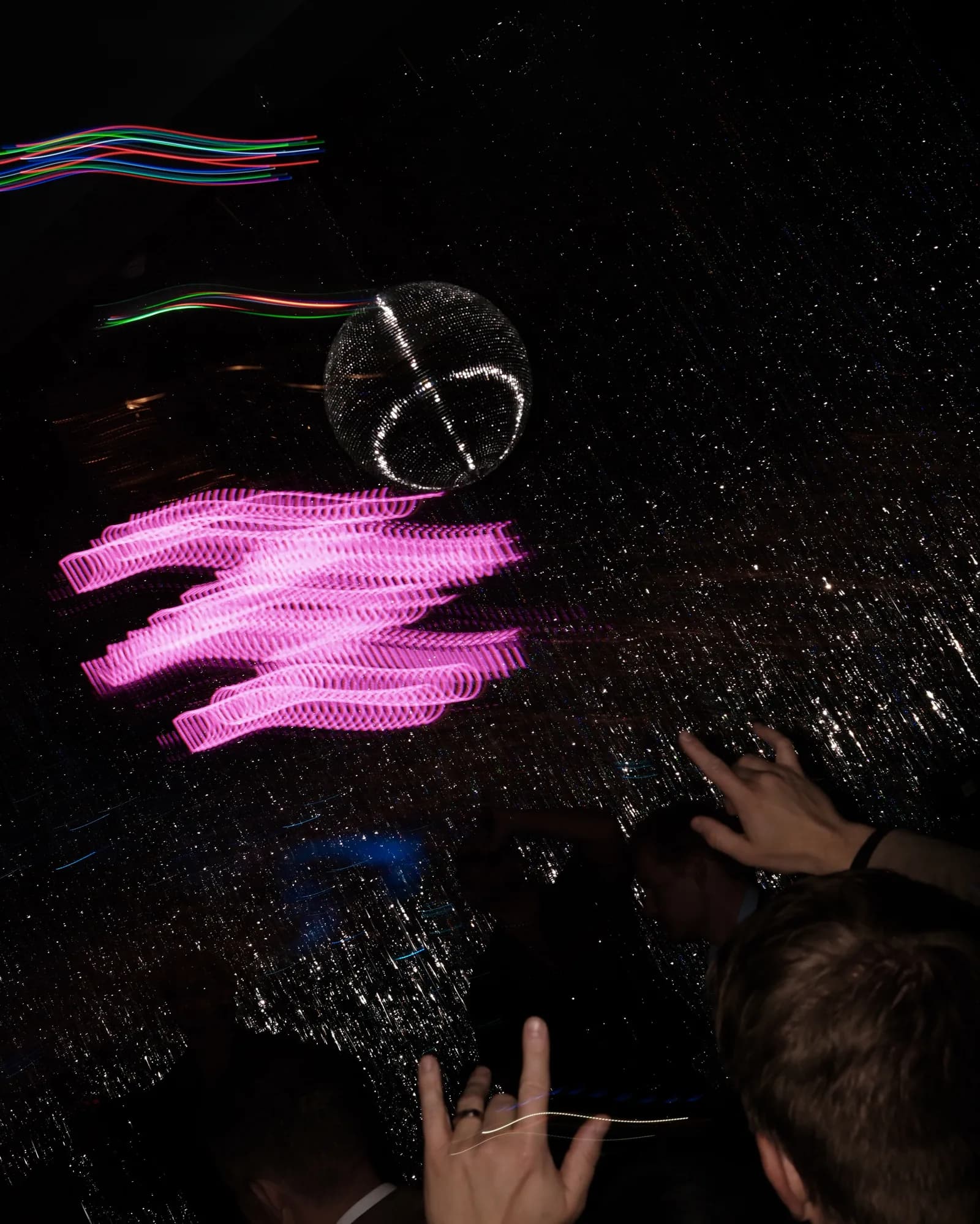 Lichtspuren auf der Tanzflache
