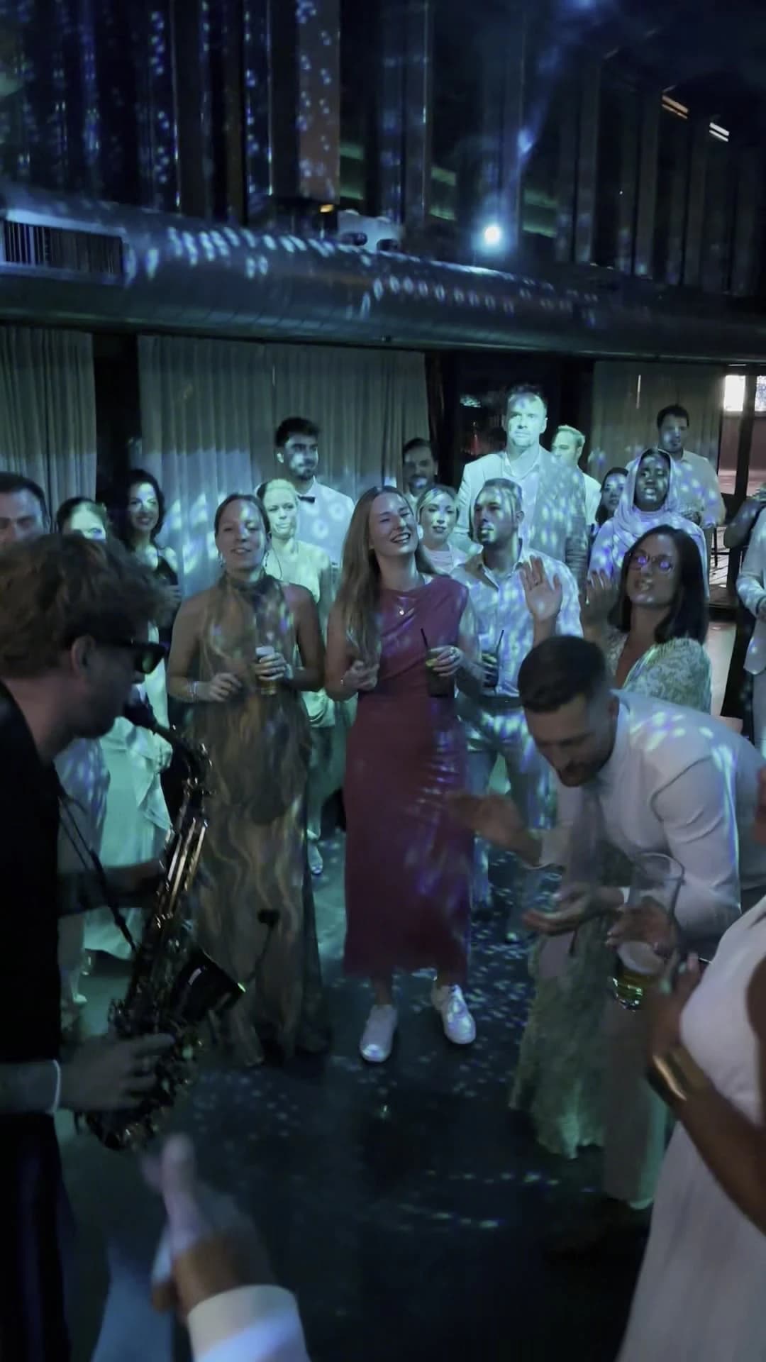 Tanzende Hochzeitsgaste